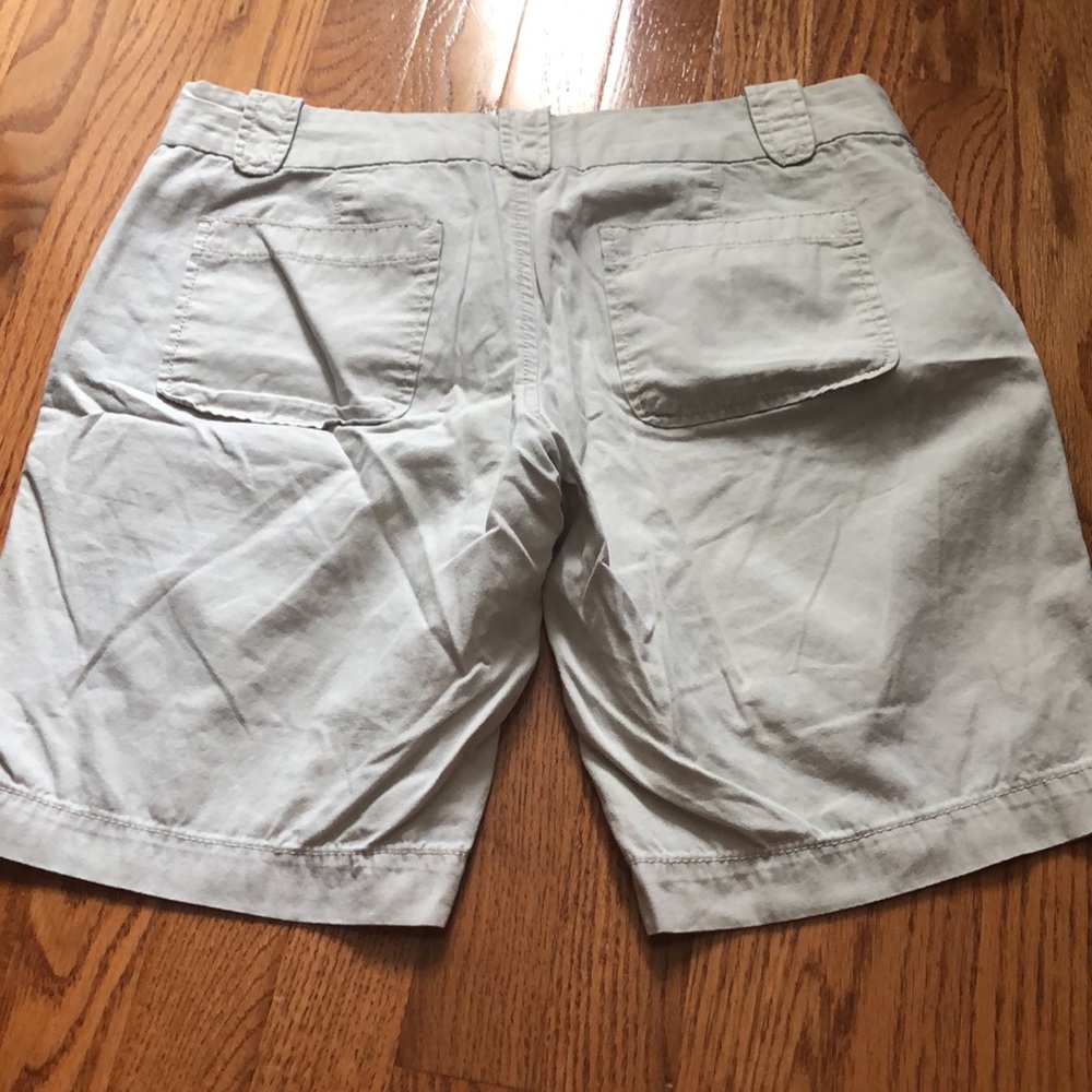 Old navy shorts - Picture 2 of 3
